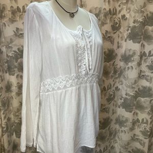 Linen & Lace Top.  White.  Size XL.  Classic.  Scoop Neck.  Tie.  Hippy - Boho